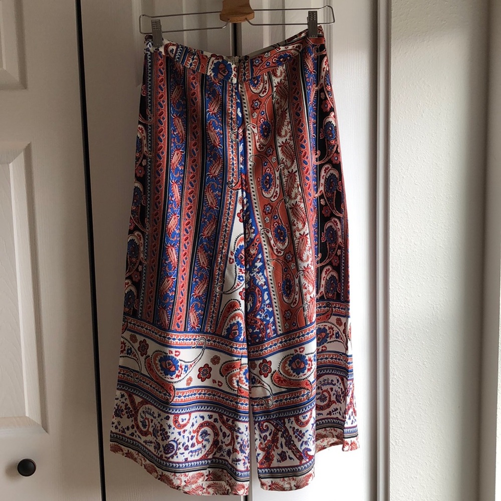 Forever21 contemporary paisley printed culottes, size S.